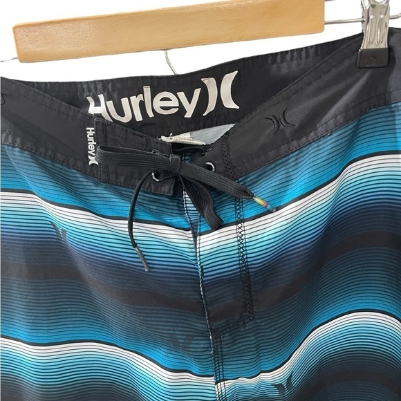 Hurley Size 36 100% Recycled Polyester Men’s blue white and black Board Shorts - Picture 1 of 6